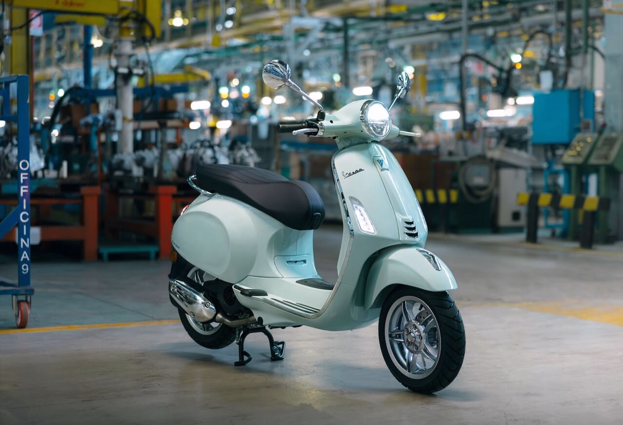 Vespa Primavera 125 mit ihrer charakteristischen Karosserieform