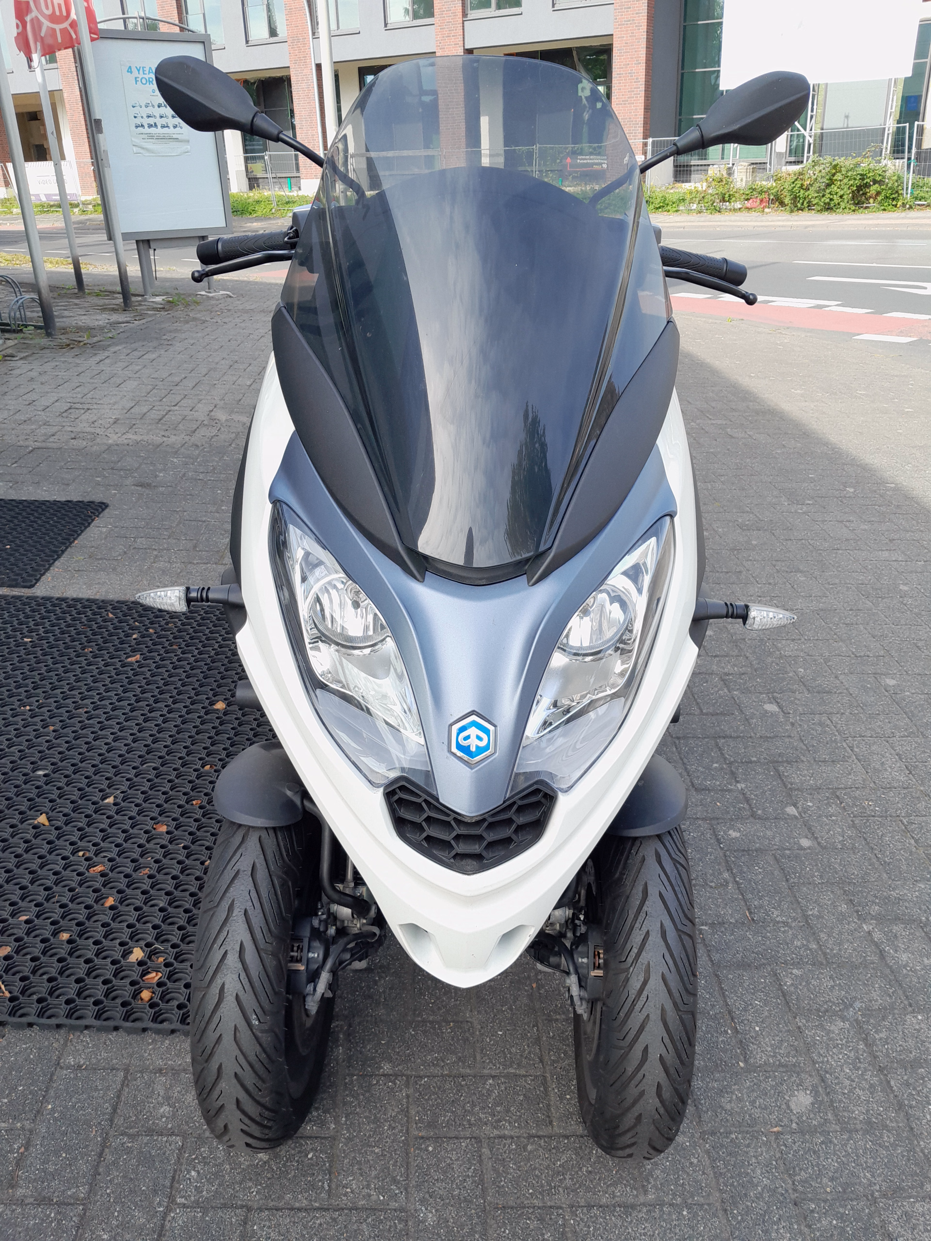Piaggio MP3 300 HPE E5 – Bild 2